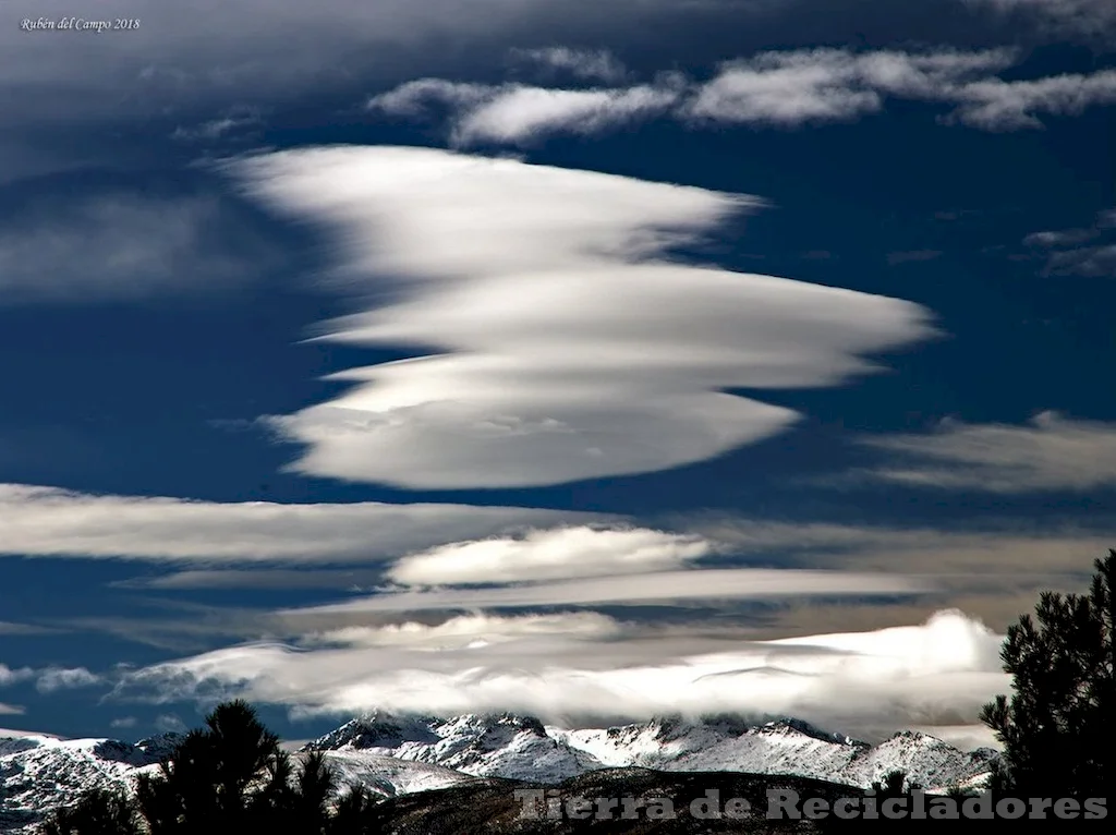 Formaciones naturales en el cielo