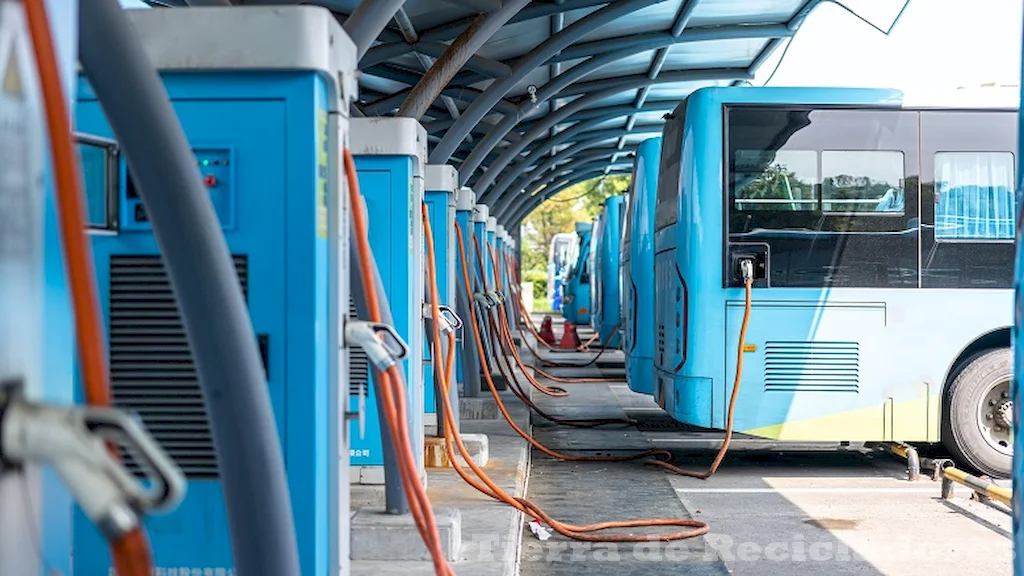 El transporte público y los vehículos eléctricos ayudan a reducir las emisiones